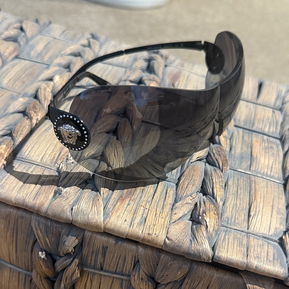 Elegant Black Sunglasses with Crystal Detail